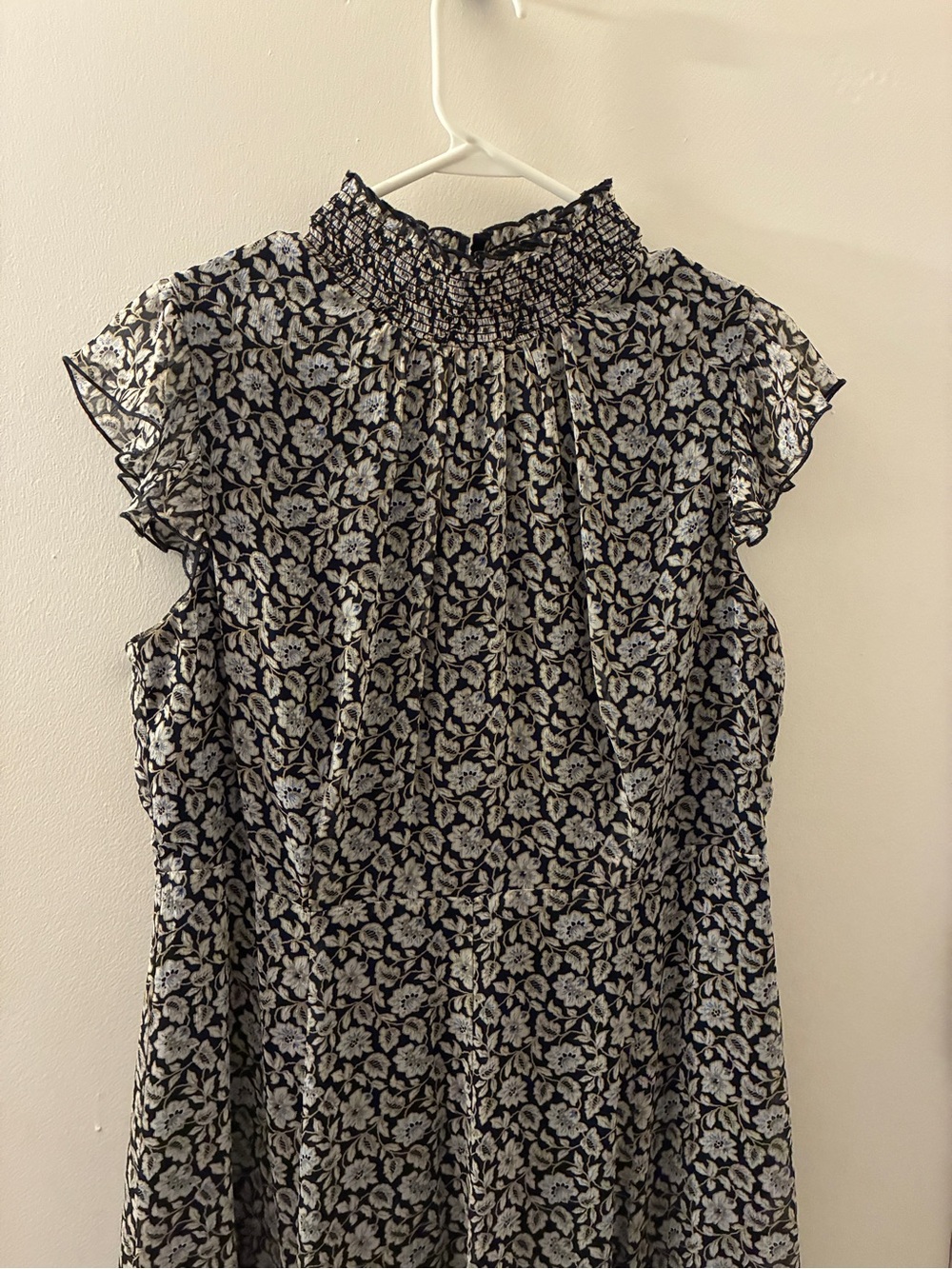 Women’s Tommy Hilfiger Smocu Neck Floral Dress in Black, White and Blue Size 12